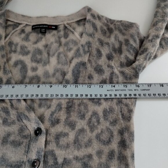 Banana Republic MadMen Animal Print V Neck Cardigan Small Long Sleeve Button Up - Picture 6 of 9